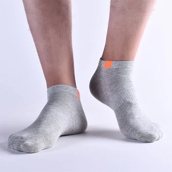 10 adet = 5 çift / grup Yaz Pamuk Adam Kısa Çorap Moda Nefes Tekne Çorap Rahat Rahat Çorap Erkek Beyaz Sıcak